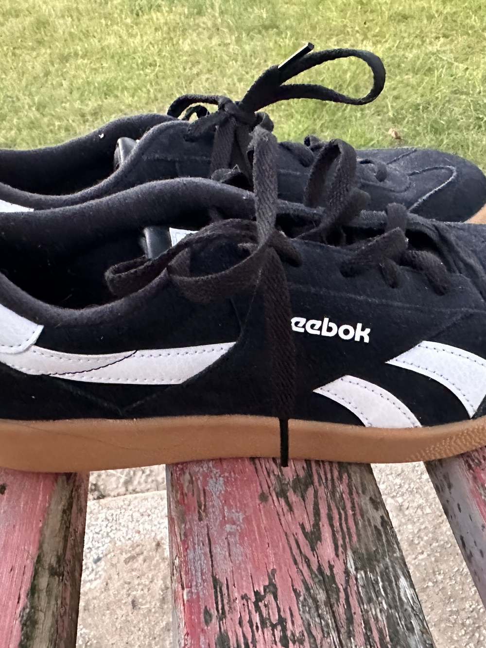 Womens size 10/11 NEW black and white Reebok smash edge womens tennis shoes